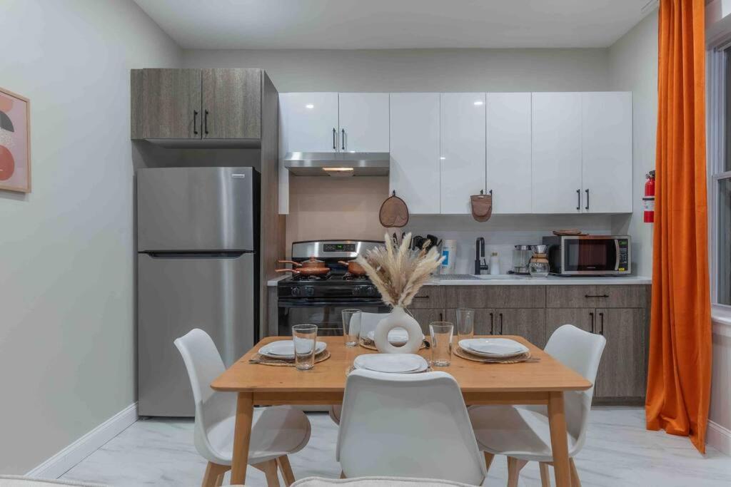 Pumpkin Premise By Airport, 5 Beds, Sleeps 8, Book 7 Days, Get 20 Percent Off Lejlighed Newark Eksteriør billede