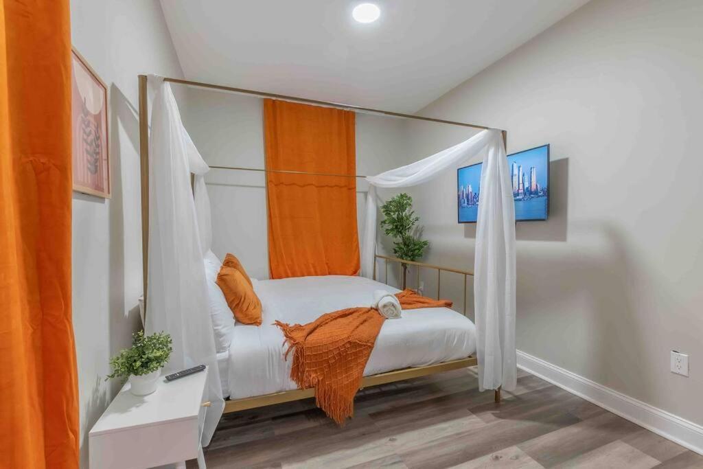 Pumpkin Premise By Airport, 5 Beds, Sleeps 8, Book 7 Days, Get 20 Percent Off Lejlighed Newark Eksteriør billede